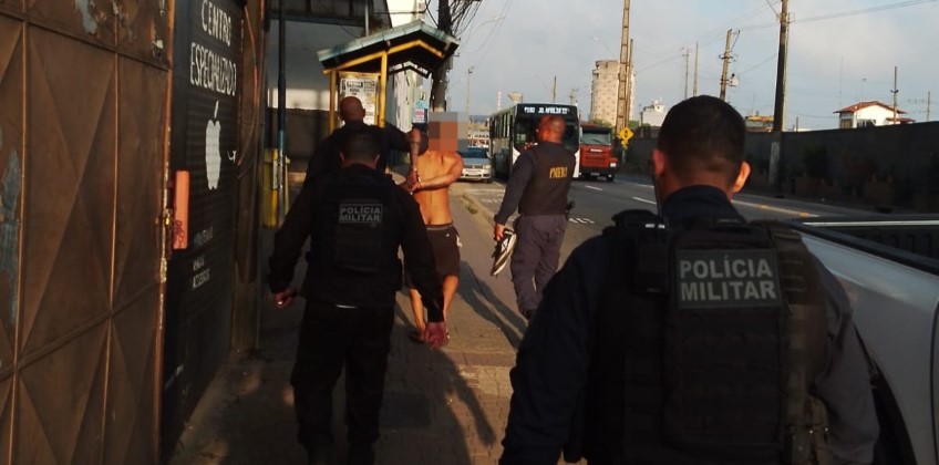 Homem é preso por invadir e furtar loja no Centro de Volta Redonda